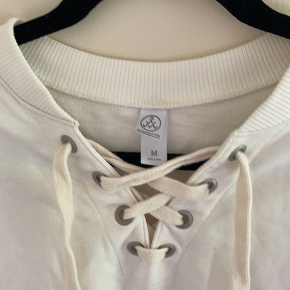 Stylish Crop Top Sweatshirt! - Picture 3 of 6